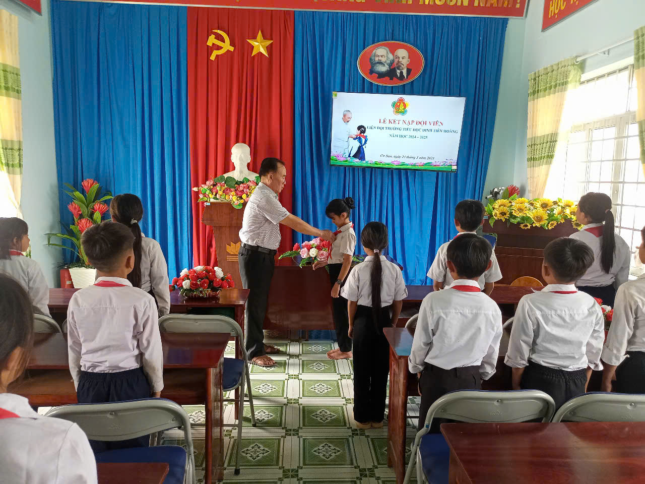 Ngày hội Thiếu nhi vui khỏe – Kết nạp đội viên mới.