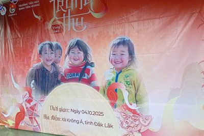 Liên đội Trường TH Đinh Tiên Hoàng, Phối hợp với Đoàn xã Krông Á cùng đoàn thiện nguyện Xanh Việt Nam tổ chức hoạt động trao phát quà nhân dịp Tết Trung thu 2025.